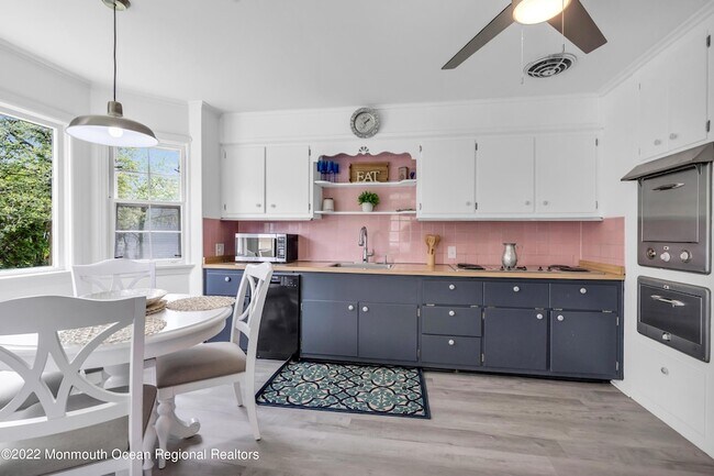 Building Photo - A208 Trenton Blvd