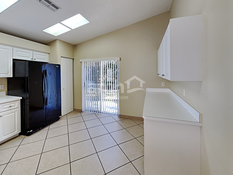 Building Photo - 7831 Chadwick Dr