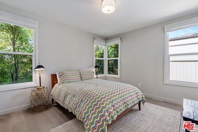 Building Photo - 1216 Greenacre Ave