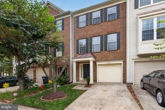 Building Photo - 2432 Clover Field Cir