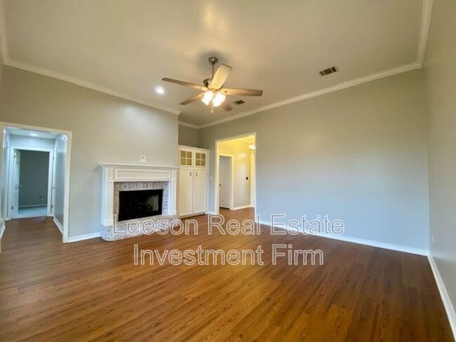 Building Photo - 5842 Bayou Dr