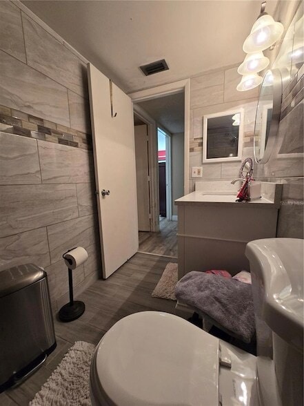 Building Photo - 105 4th Ave NE