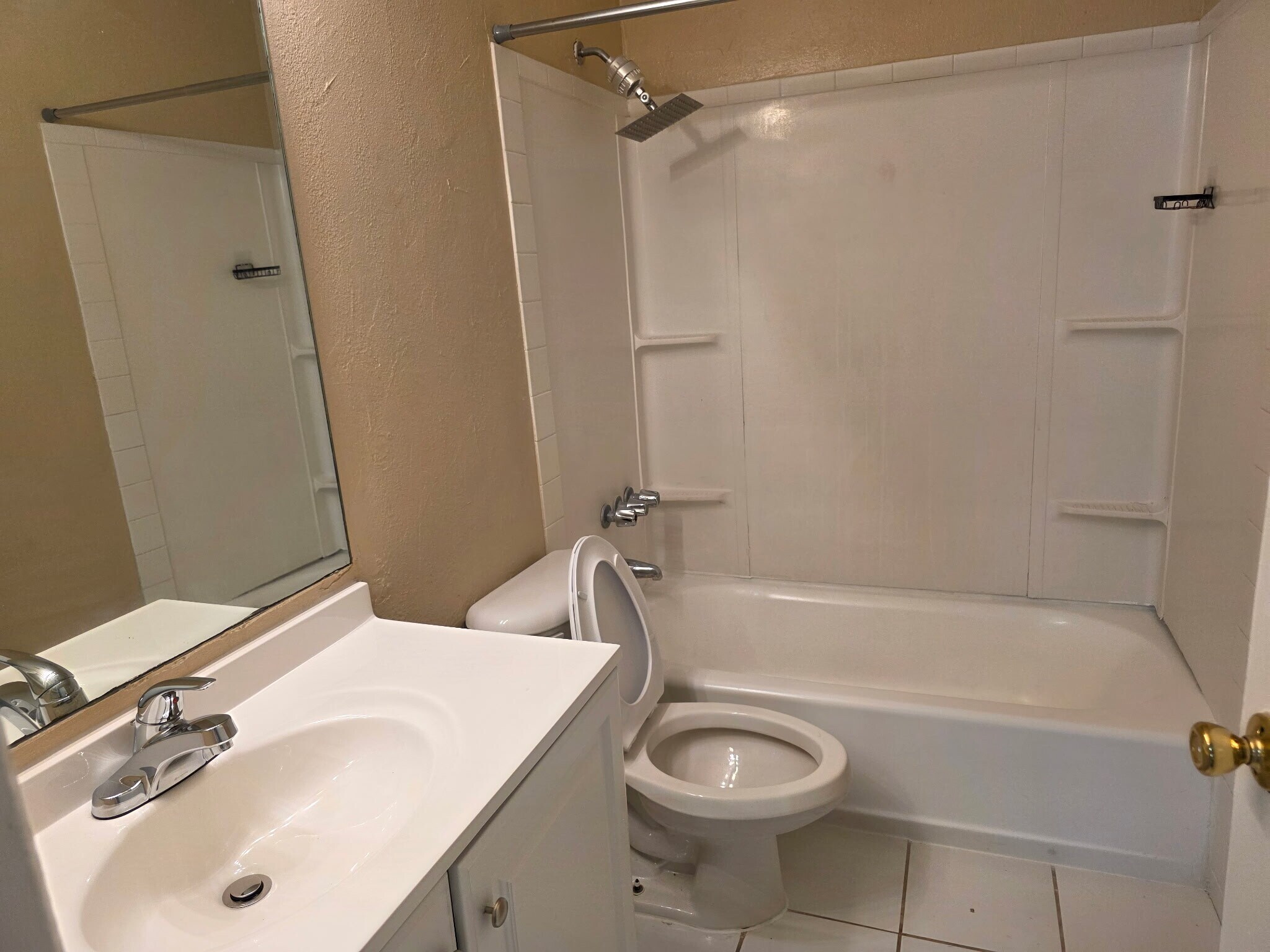 Building Photo - 9004 Tudor Dr