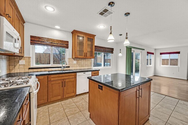 Building Photo - 1005 Mabel Josephine Ct