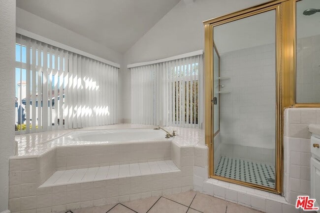 Building Photo - 7513 W 83rd St