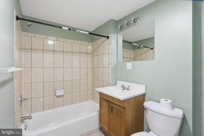 Building Photo - 415 N Belnord Ave