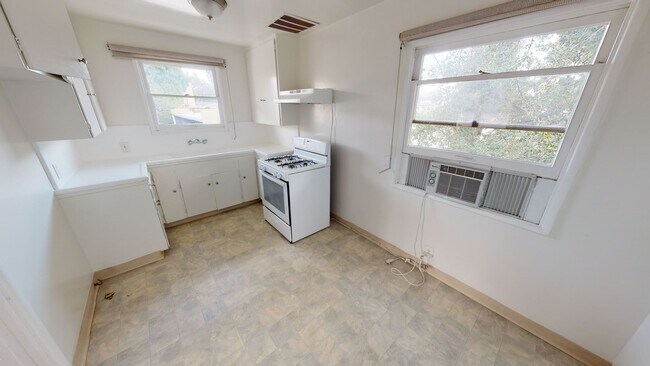 Interior Photo - Fillmore St Pasadena