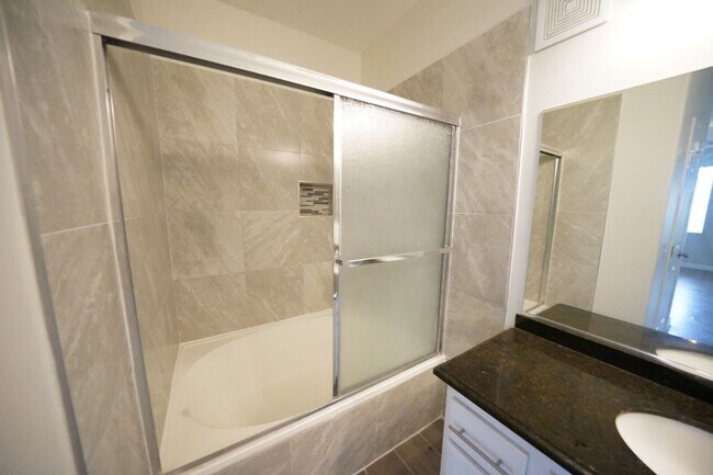 Building Photo - SHOWINGS START 4/1/2025