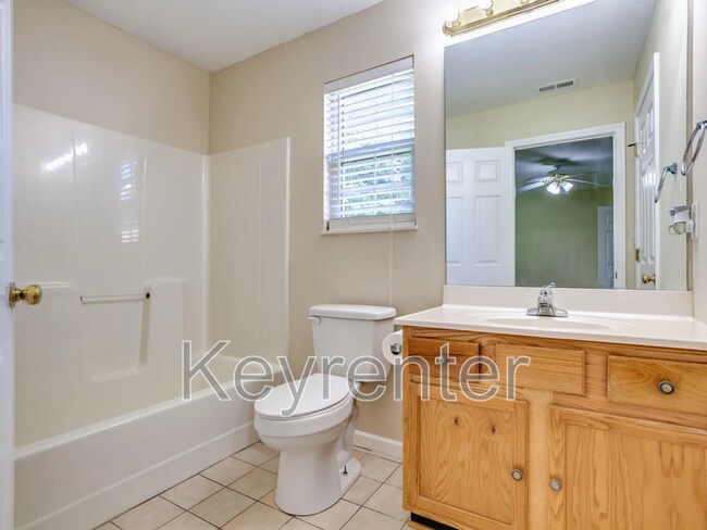 Building Photo - 947 Spring Park Rd