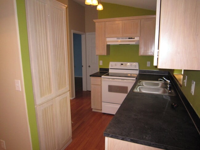 Building Photo - One Bedroom Apartment Above House, Close t...