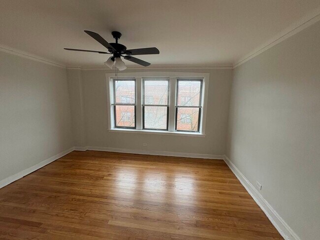 Building Photo - 7004 N Paulina St