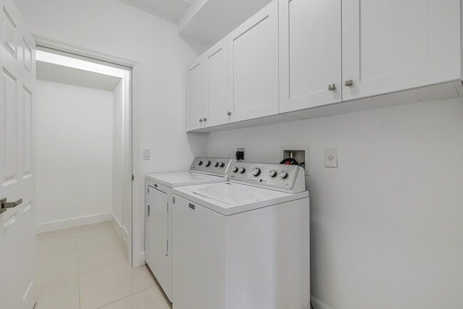 Building Photo - 456 NW 41st St