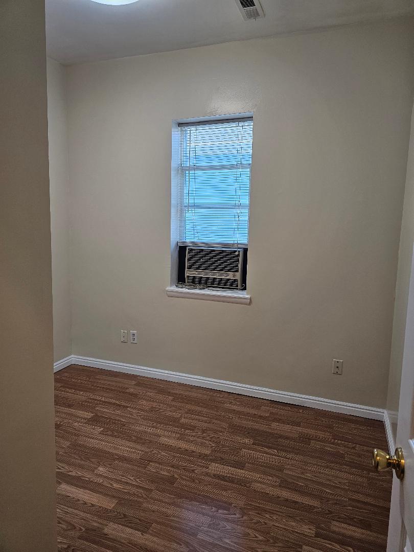 Building Photo - 868 S 400 E