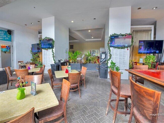 Building Photo - 1750 N Bayshore Dr