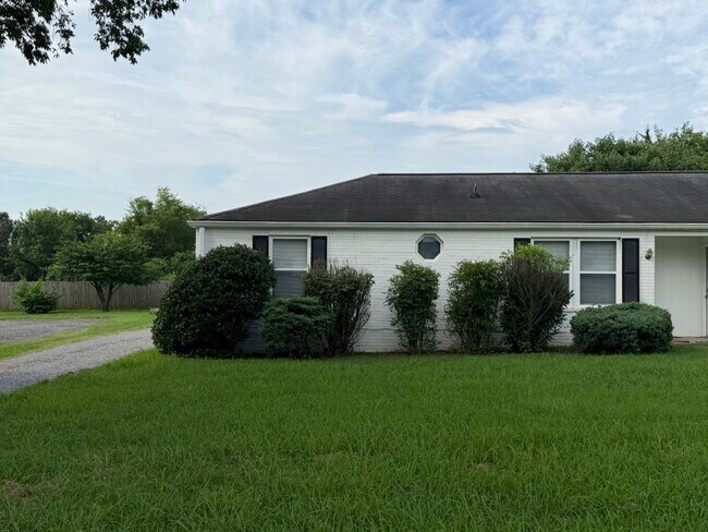 Building Photo - 1506 Idlewild Dr