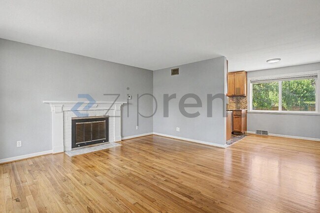 Building Photo - Unit