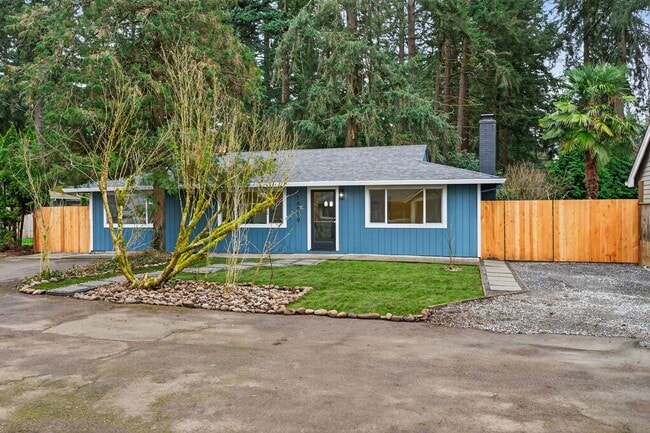 Building Photo - Updated 4BD Lake Oswego Home - Prime Location