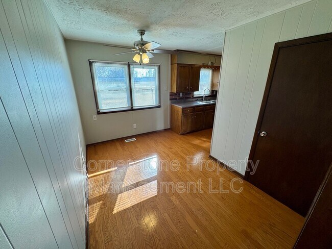 Building Photo - 202 W Bridge St