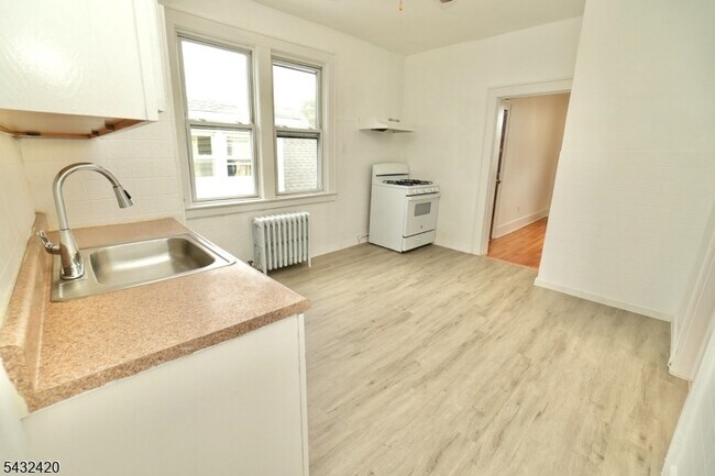 Building Photo - 428 N 12th St