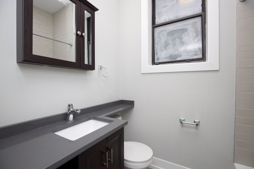 Building Photo - 4828 N Damen Ave