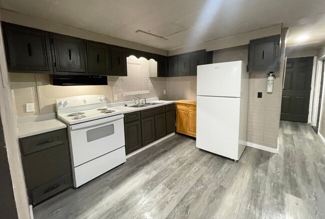 Building Photo - Two Bedroom One Bath Manufactured Home in Huntington