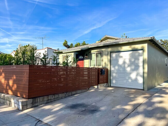 Building Photo - 3213 Atwater Ave