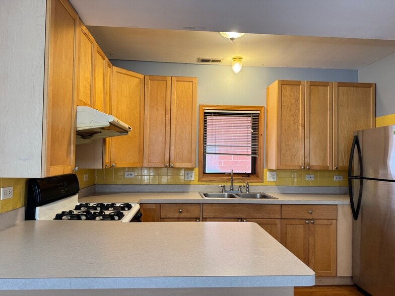 Primary Photo - 3714 S Hermitage Ave