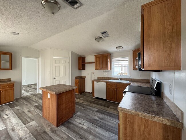 Building Photo - 16206 Wood Dr