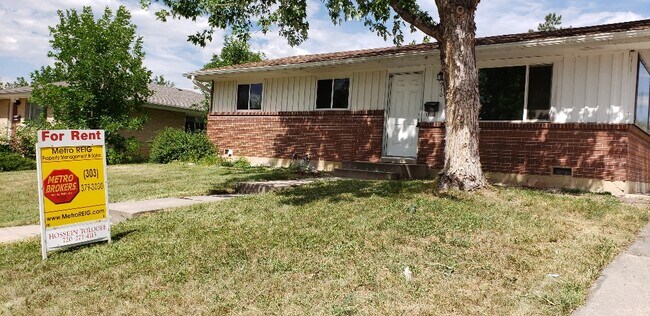 Building Photo - 910 37th St