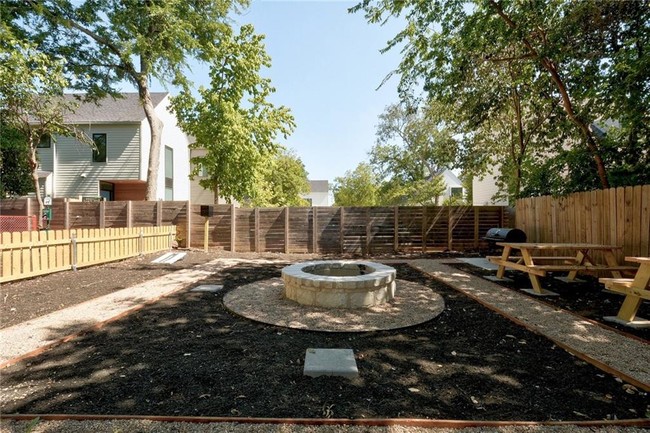 Building Photo - 2017 Bluebonnet Ln