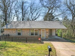 Building Photo - 901 Skyview Dr