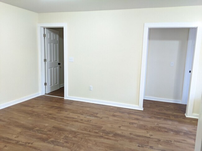 Building Photo - 487 W Grand Ave