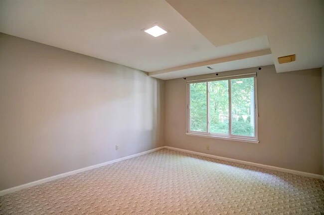 Building Photo - 11 Gray Birch Trl