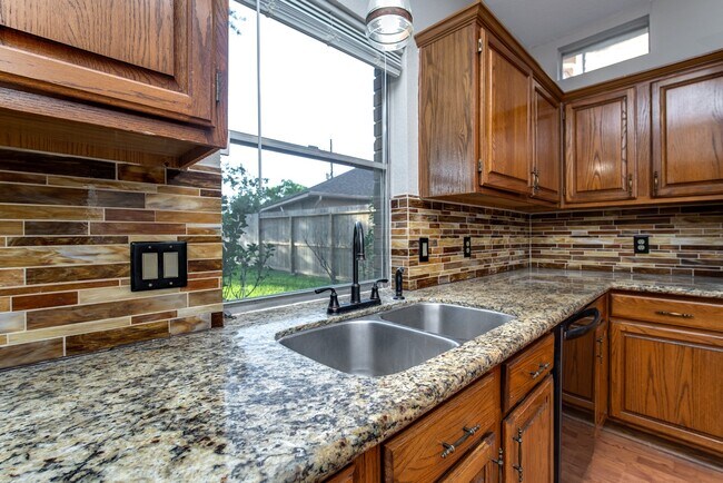 Building Photo - 2710 Double Lake Dr