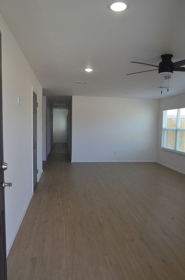 Building Photo - 971 Cline Dr