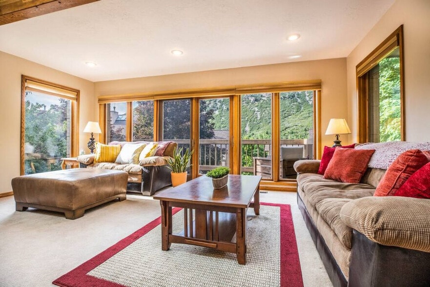 Building Photo - 4094 Quarry Dr