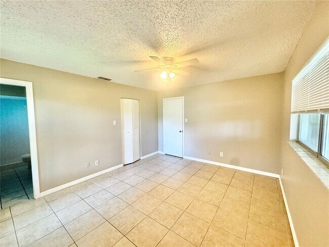 Building Photo - 105 Bianca Ct