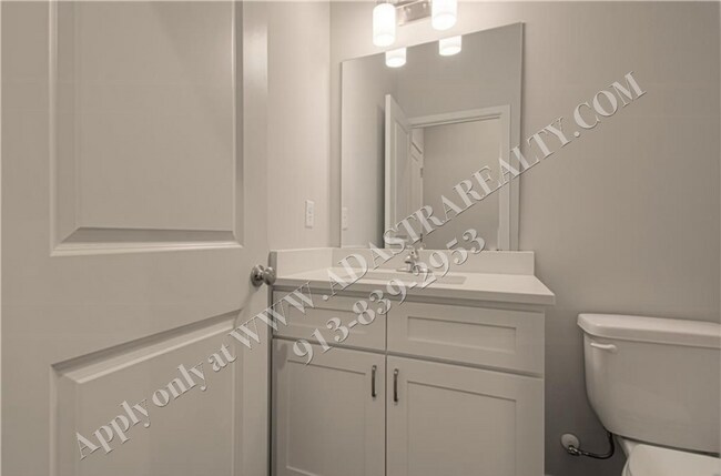 Building Photo - Brand New Townhome 3 Bed 2.5 Bath in Olath...