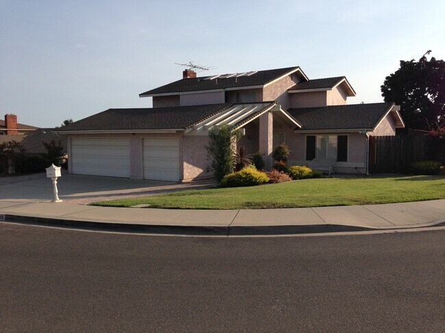 Building Photo - 2448 Parkway Dr