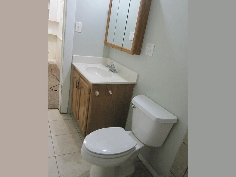 Building Photo - 2350 Orchard Ave