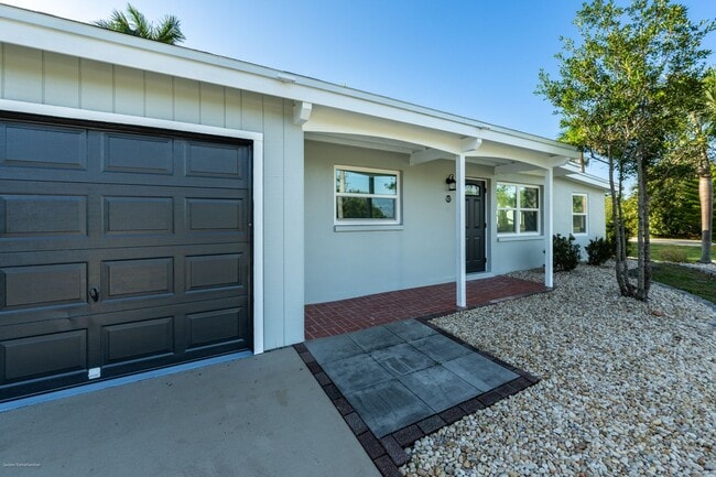 Building Photo - CLOSE TO HISTORIC DISTRICT AND PARKS