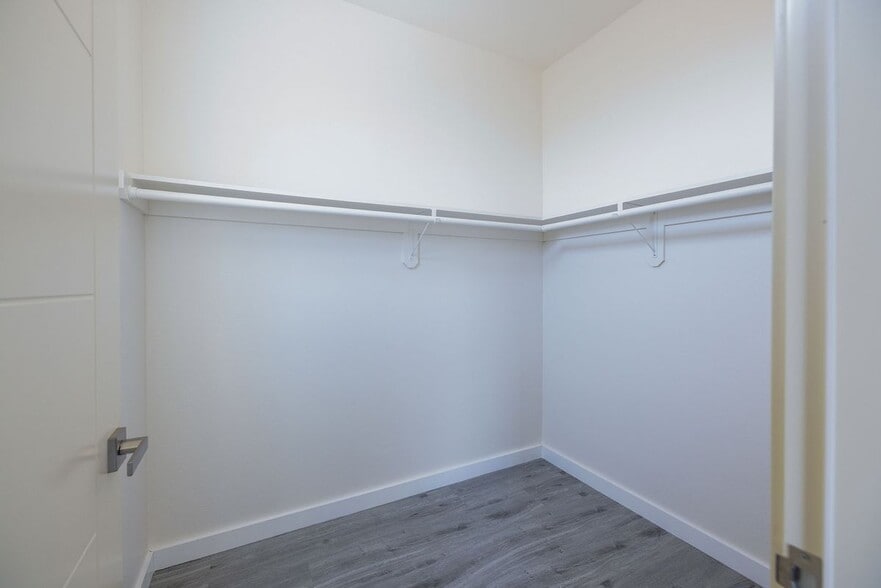 Building Photo - 1130 1/2 West 39th Street