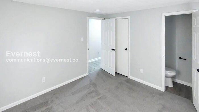 Building Photo - 949 S Harris Ave