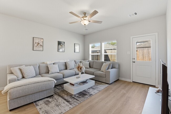 Building Photo - 16215 Globetrotter Ct