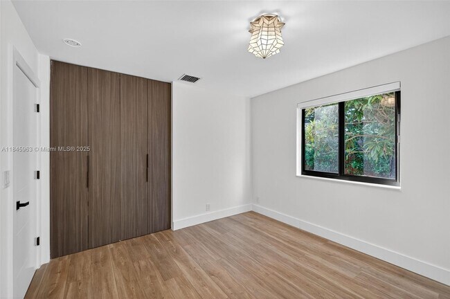 Building Photo - 1511 SW 30th Pl