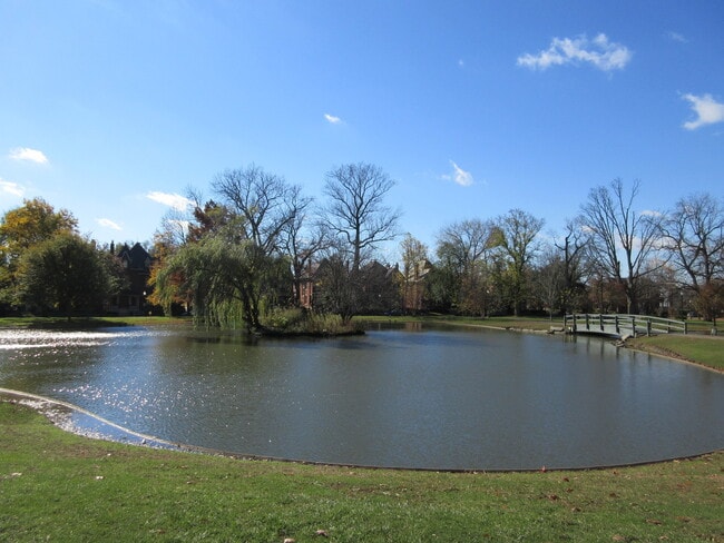 Building Photo - Redbud Alley 123-125 YBR