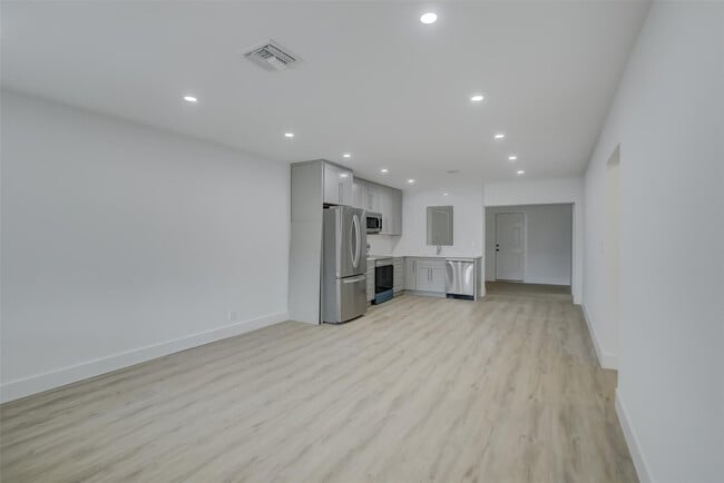 Building Photo - 2155 NE 56th Ct