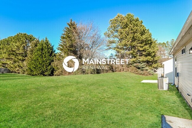 Building Photo - 3 Bedroom Pet-Friendly Home in Charlotte, NC with Main Street Renewal