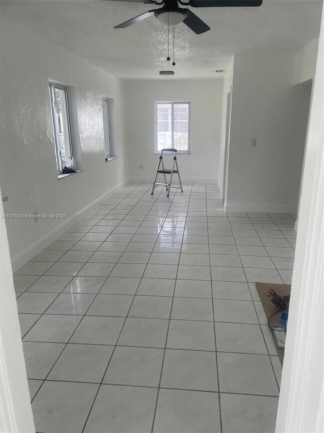 Building Photo - 471 NW 32nd Ct