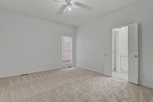 Building Photo - Carolina Lakes!